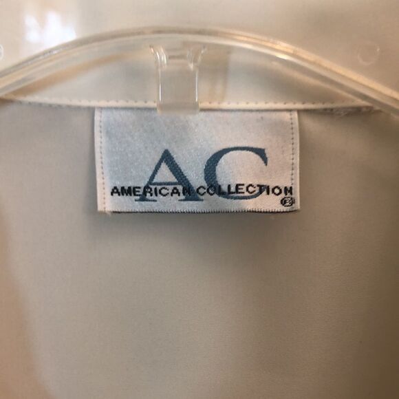 VINTAGE CREAM buttton down dressy blouse Pit to Pit ~ 22 1/2” SO PRETTY - Picture 4 of 14